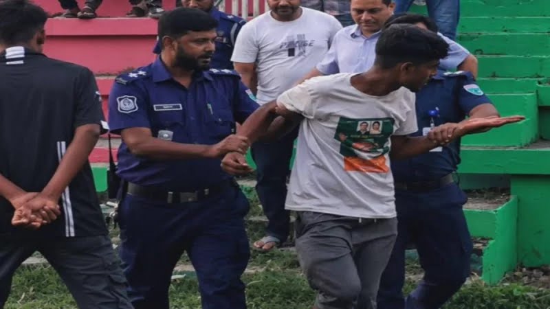 এবার প্রধানমন্ত্রী তারেক রহমানের অনুষ্ঠানে ‘জয় বাংলা, জয় বঙ্গবন্ধু’ স্লোগান, যুবক আটক