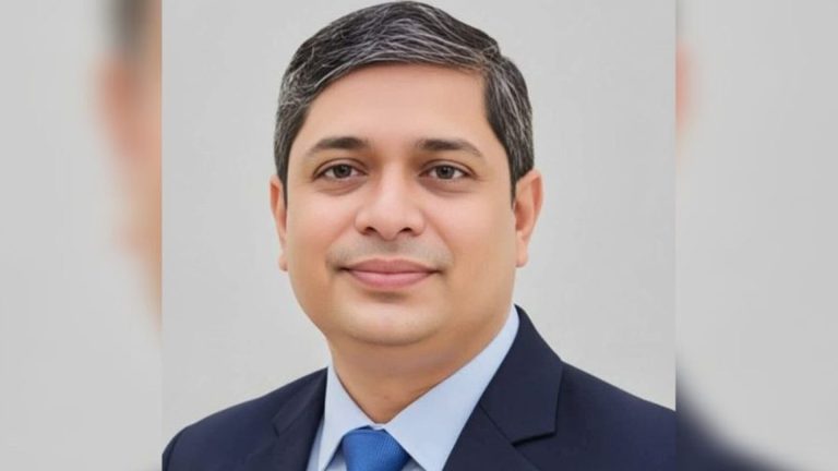 সরকার বিব্রত, দল ক্ষুব্ধ; তবু কার স্বার্থে এখনো সিংহাসনে মীর শাহে আলম? 1 প্রতিমন্ত্রী মীর শাহে আলম বিতর্ক