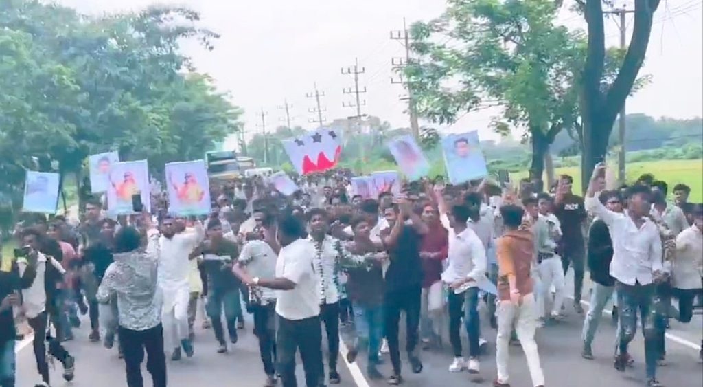 ঢাকা-চট্টগ্রাম মহাসড়কে ছাত্রলীগের ঝটিকা মিছিল, পুলিশ-বিএনপির অভিযানে আটক ৪৫