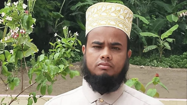 সীতাকুণ্ডে মসজিদের ইমামের ঝুলন্ত মরদেহ উদ্ধার 1 সীতাকুণ্ডে ইমামের মরদেহ উদ্ধার