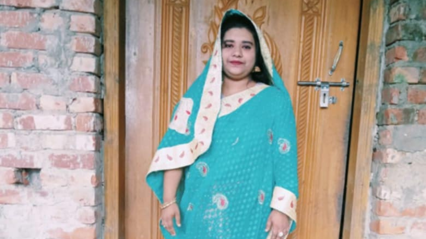 লক্ষ্মীপুরে দুই মাস ধরে নিখোঁজ কলেজছাত্রী নিশি, মেয়েকে ফিরে পেতে মায়ের আকুতি