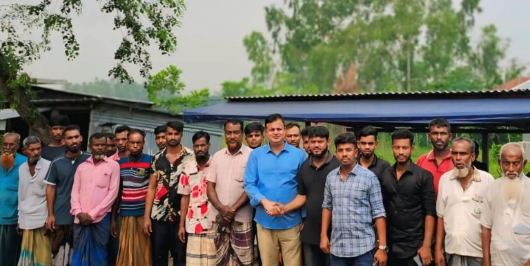 ১৭ মাস পর দেশে ফিরলেন ভারতে আটকে থাকা নন্দীগ্রামের ২৮ শ্রমিক 1 ভারতে আটক ২৮ শ্রমিক
