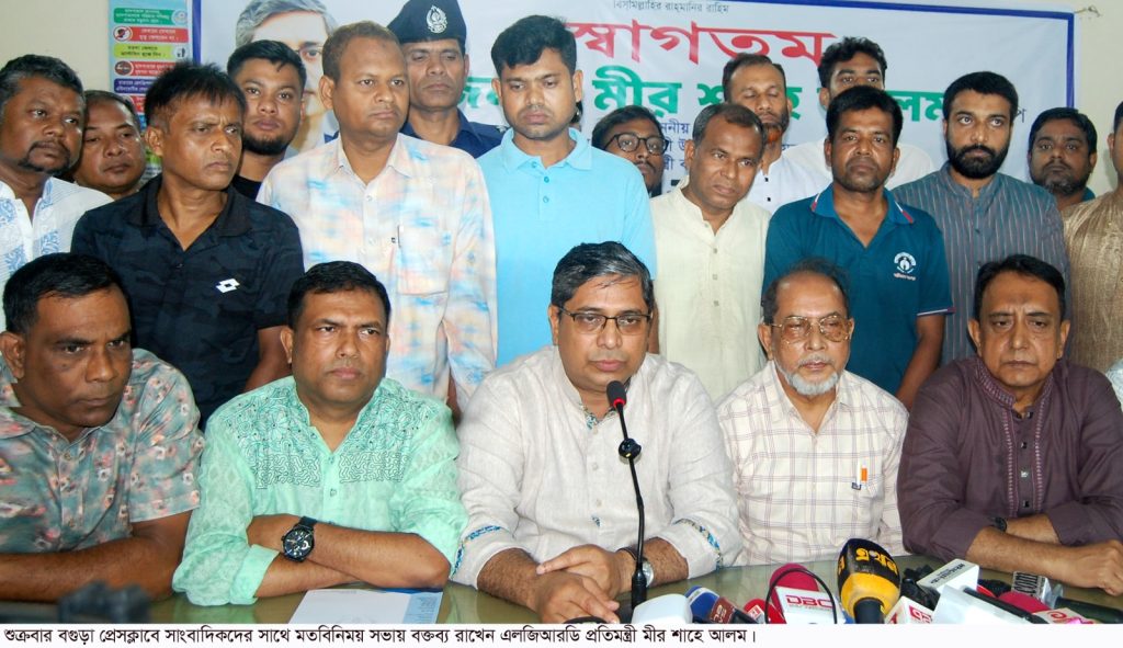 বগুড়ার উন্নয়নে মেগা প্রকল্পের আশ্বাস, গণমাধ্যম পাচ্ছে পূর্ণ স্বাধীনতা: প্রতিমন্ত্রী শাহে আলম 1 প্রতিমন্ত্রী শাহে আলম