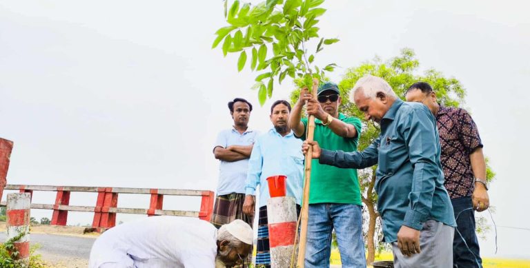 সবুজের ফেরিওয়ালা অধ্যক্ষ আরিফ