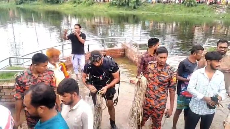 ডিএনডি লেকে তলিয়ে গেলেন একই পরিবারের ভগ্নিপতি-শ্যালক-শালিকা, নিহত ৩ 1 একই পরিবারের তিনজনের মর্মান্তিক মৃত্যু