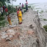 সুন্দরগঞ্জে তিস্তার ভয়াবহ ভাঙন, এক সপ্তাহে নদীগর্ভে বিলীন ৫ শতাধিক বসতভিটা 4 তিস্তা নদীর অব্যাহত ভাঙনে সুন্দরগঞ্জ উপজেলার নদীতীরবর্তী এলাকায় বসতভিটা ও ফসলি জমি নদীগর্ভে বিলীন হচ্ছে।