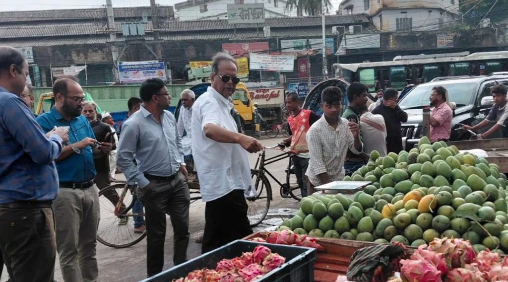 নালা দখল করে দোকান নির্মাণ, ক্ষোভ ঝাড়লেন সিডিএ চেয়ারম্যান