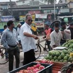 নালা দখল করে দোকান নির্মাণ, ক্ষোভ ঝাড়লেন সিডিএ চেয়ারম্যান 4 ফুটপাত দখল