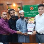 ফুলের তোড়ার ভিড়ে ব্যস্ত দেবীদ্বারের নবাগত ইউএনও, দাপ্তরিক কাজে বিঘ্ন নিয়ে চলছে আলোচনা 4 দেবীদ্বার ইউএনও অশোক বিক্রম চাকমা