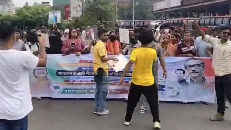 ককটেল ফাটিয়ে রাজধানীতে অস্তিত্বের জানান দিল ছাত্রলীগ, আটক ২ 1 ছাত্রলীগের ঝটিকা মিছিল