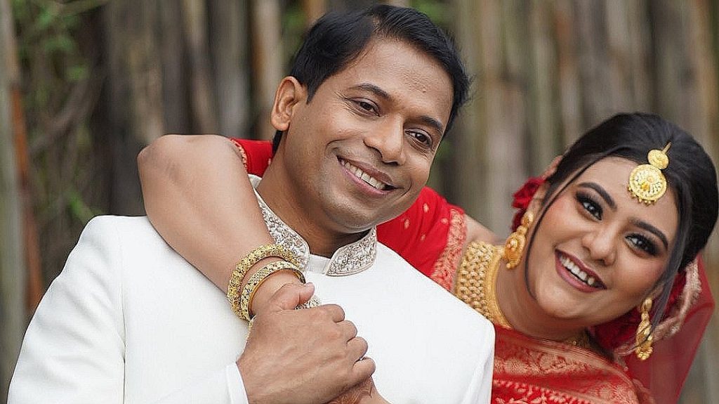 বিয়ের ছবি প্রকাশ করলেন দীপ্তি, স্বামীকে নিয়ে আবেগঘন বার্তা ভাইরাল