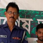 দেবীদ্বারে মাদক মামলায় দুই বছরের সাজাপ্রাপ্ত পলাতক আসামি মো. সুজন মিয়াকে গ্রেপ্তারের পর থানায় তোলা ছবি।