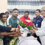 ঠাকুরগাঁও প্রেসক্লাবে সাংবাদিকদের উদ্দেশে বক্তব্য দিচ্ছেন মির্জা ফখরুল ইসলাম আলমগীর