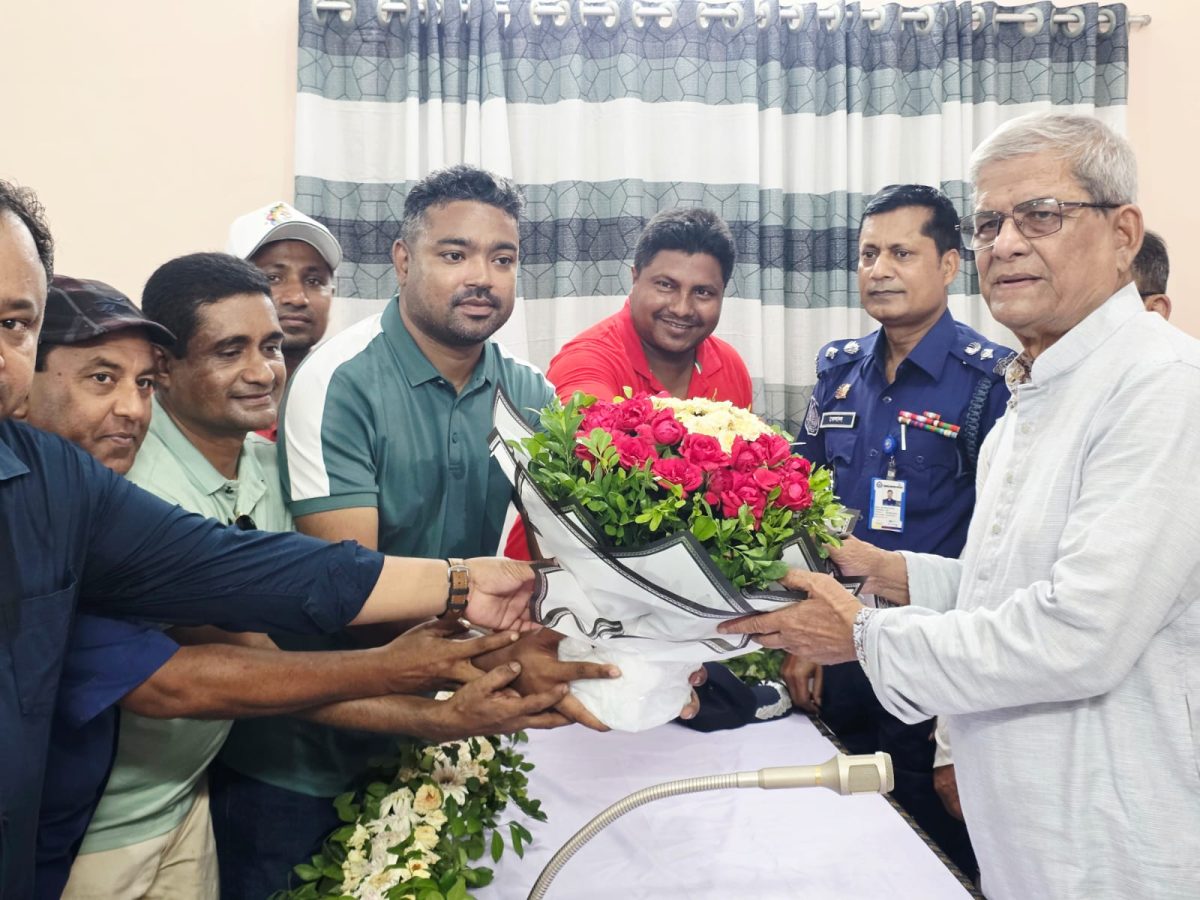 ‘সাদাকে সাদা, কালোকে কালো বলুন’, সাংবাদিকদের প্রতি মির্জা ফখরুলের আহ্বান