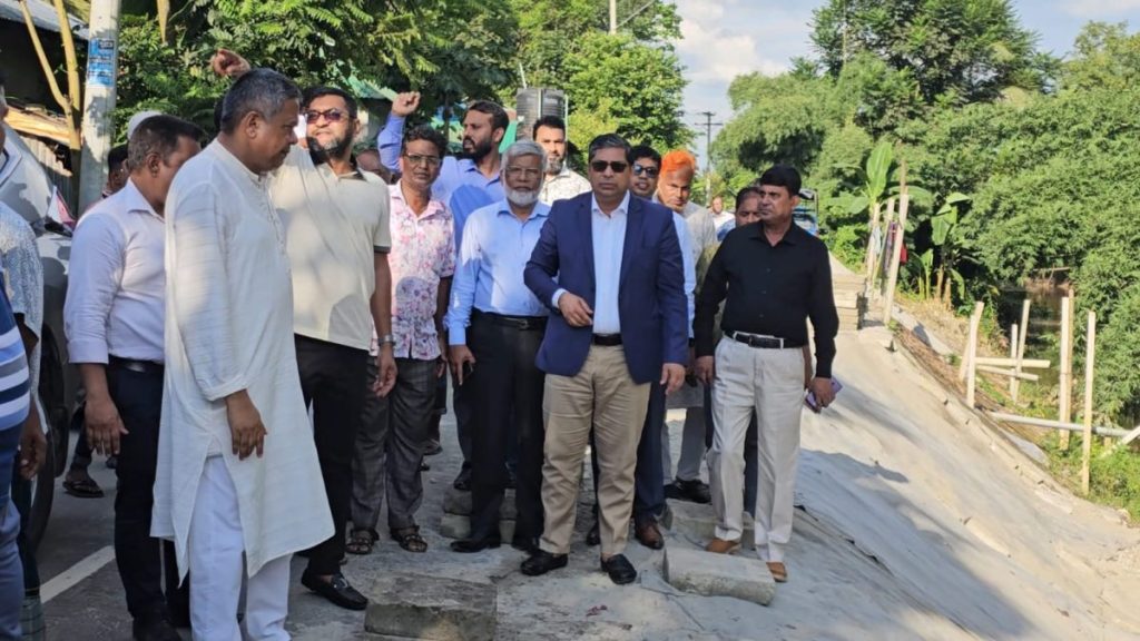 ধসে পড়া শ্রীপুর-দমদমা সড়ক পরিদর্শনে প্রতিমন্ত্রী, পাইলিং করে স্থায়ী সংস্কারের ঘোষণা