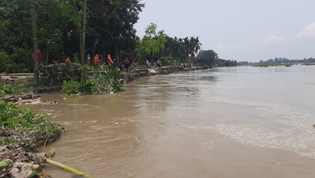 উজানের ঢলে কুড়িগ্রামে তিস্তার পানি দ্রুত বৃদ্ধি, প্লাবিত হতে শুরু করেছে চরাঞ্চল