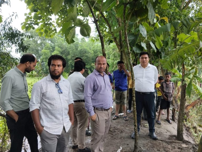 দেবীদ্বারে অবৈধ ড্রেজারের বিরুদ্ধে প্রশাসনের অভিযান, জরিমানা ও ধ্বংস ২ ড্রেজার 1 দেবীদ্বারে প্রশাসনের অভিযানে ধ্বংস করা হয় অবৈধ ড্রেজার ও পাইপলাইন।