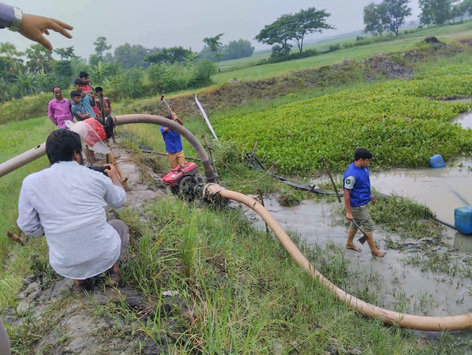 দেবীদ্বারে অবৈধ ড্রেজারের বিরুদ্ধে অভিযানে ২টি ড্রেজার ধ্বংস, ৫০ হাজার টাকা জরিমানা