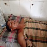 কালিগঞ্জে কৃষককে পিটিয়ে ফেলে যাওয়ার অভিযোগ, হাসপাতালে জীবন-মৃত্যুর লড়াই 3 সাতক্ষীরার কালিগঞ্জে হামলায় আহত কৃষক শফিকুল ইসলাম হাসপাতালে চিকিৎসাধীন