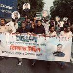 দেবীদ্বারে ঢাকা-চট্টগ্রাম মহাসড়কে কার্যক্রম নিষিদ্ধ ছাত্রলীগের ঝটিকা মিছিলের দৃশ্য।