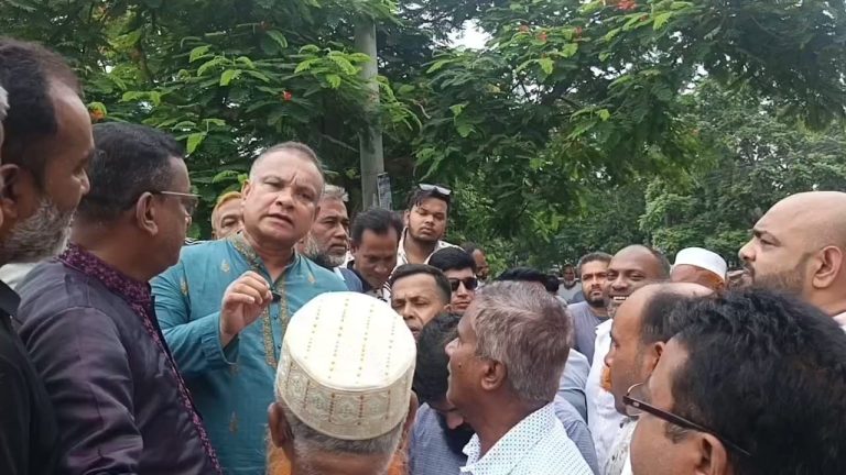 ঝালকাঠির গুরুধামে নদীভাঙন এলাকা পরিদর্শনে ড. এস. এম. জিয়াউদ্দিন হায়দার
