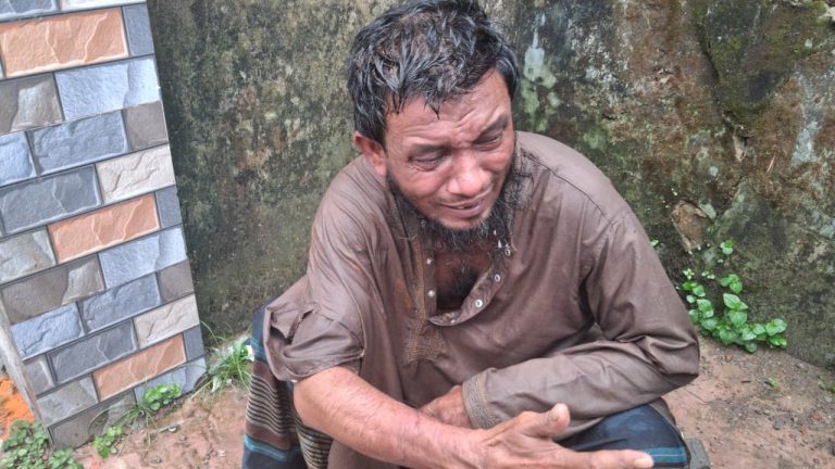 নোয়াখালীর চাটখিলে চার বছরের শিশুকে শ্লীলতাহানির অভিযোগে আটক অটোরিকশাচালক আবু বকর সিদ্দিক ওরফে সুমন
