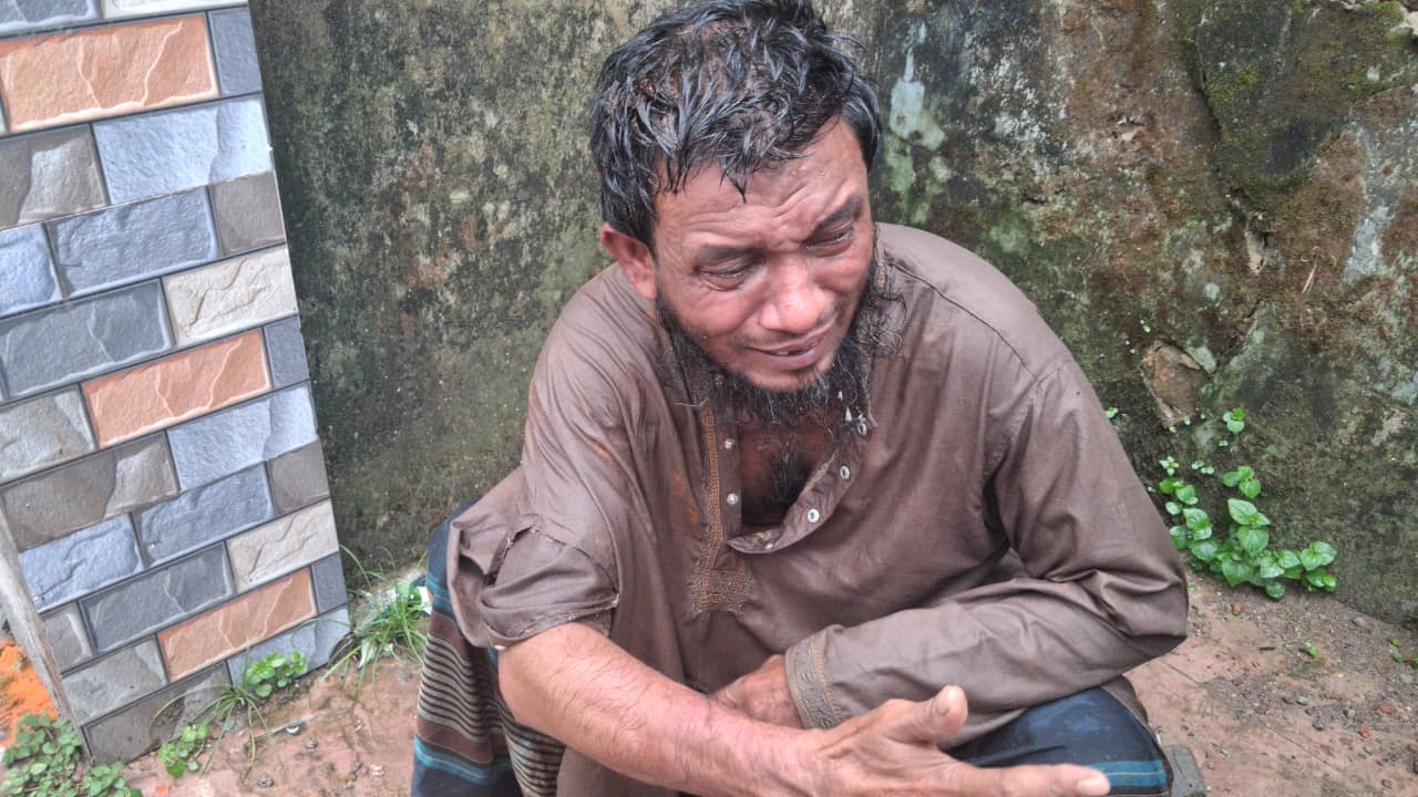 নোয়াখালীর চাটখিলে চার বছরের শিশুকে শ্লীলতাহানির অভিযোগে আটক অটোরিকশাচালক আবু বকর সিদ্দিক ওরফে সুমন