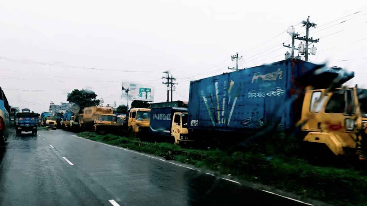 গ্যাস সংকটে কুমিল্লায় ঢাকা-চট্টগ্রাম মহাসড়কে ১০ কিলোমিটার যানজট