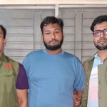 কুমিল্লায় ৩ সাংবাদিককে হামলা, প্রধান অভিযুক্ত সেই শাওন গ্রেপ্তার 4 কুমিল্লায় ৩ সাংবাদিককে হামলা, প্রধান অভিযুক্ত শাওন গ্রেপ্তার
