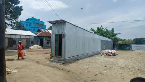 মাত্র ৫ ফুট চওড়া, তবু পূর্ণাঙ্গ সংসার : কুমিল্লার ‘ভাইরাল বাড়ি’ দেখতে মানুষের ঢল