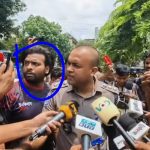 পুলিশের সামনেই মব তাণ্ডব, ব্যবস্থা নিল না পুলিশ! ধানমন্ডি-৩২-এ সাংবাদিক-রিকশাচালককে পিটুনি 3 পুলিশের সামনেই মব তাণ্ডব, ব্যবস্থা নিল না পুলিশ! ধানমন্ডি-৩২-এ সাংবাদিক-রিকশাচালককে পিটুনি। ছবি : দৈনিক আজকের কথা