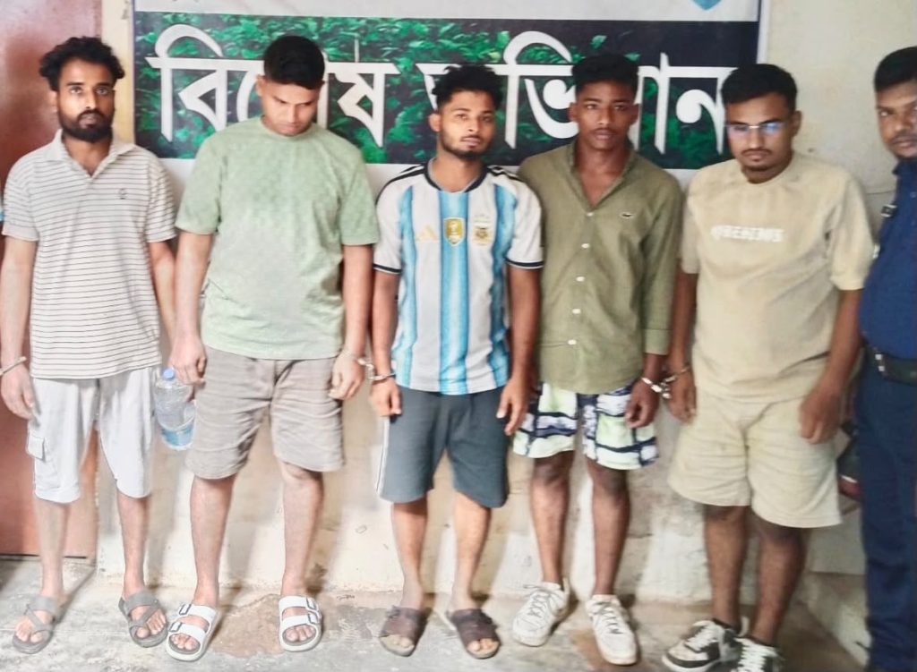 দেবীদ্বারে প্রবাসীকে অপহরণের চেষ্টা: আর্জেন্টাইন সমর্থকসহ আটক ৫