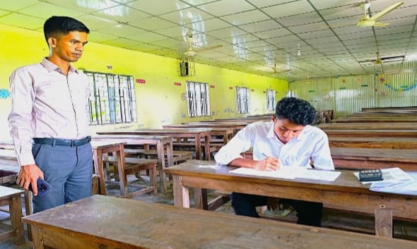 তাড়াইলে দুই এইচএসসি কেন্দ্রে মাত্র ২ পরীক্ষার্থী, দায়িত্বে ৩৪ কর্মকর্তা-কর্মচারী