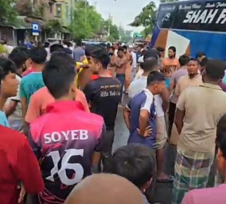 বগুড়ায় নিয়ন্ত্রণ হারানো বাসের চাপায় ৭ শ্রমিক নিহত, আহত ১৫