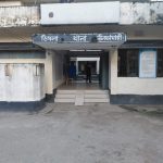 ডিমলা থানায় ছাদের পলেস্তারা খসে এএসআই আহত, চাপা পড়ে সরকারি কম্পিউটার বিকল 2 ডিমলা থানার পুরোনো ভবনের ছাদের পলেস্তারা খসে এএসআই আহত ও সরকারি কম্পিউটার ক্ষতিগ্রস্ত