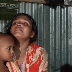 দেবীদ্বারে পরিত্যক্ত ঘরে যুবকের অর্ধগলিত ঝুলন্ত লাশ উদ্ধার 2 দেবীদ্বারে পরিত্যক্ত বাড়ির ঘর থেকে উদ্ধার যুবকের অর্ধগলিত ঝুলন্ত লাশ; ঘটনাস্থলে স্থানীয়দের ভিড়। সন্তান কোলে নিয়ে স্ত্রীর আহাজারি।