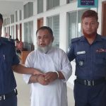 কোর্ট পুলিশের সাথে যাবজ্জীবন দন্ডপ্রাপ্ত মিজানুর রহমান হাজারী। 