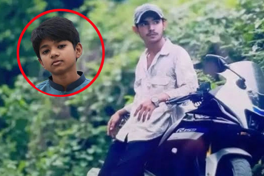অপ্রতিমের আইফোন তুহিনের বাড়িতে, সামনে বাইক ছিনতাইয়ের অভিযোগ