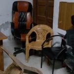 দাউদকান্দিতে থানায় ভাঙচুর করে ‘ভুয়া’ স্লোগানে বেরিয়ে গেল ২৮ কিশোর, আটক ৫৯ 4 দাউদকান্দি মডেল থানায় ভাঙচুরের পর ছড়িয়ে পড়া দৃশ্য—ছবি ও ভিডিও থেকে নেওয়া।