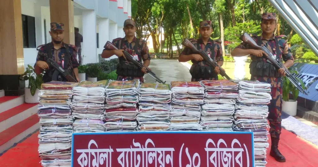 কুমিল্লার চৌদ্দগ্রামে বিজিবির অভিযানে জব্দ করা ভারতীয় শাড়ি।