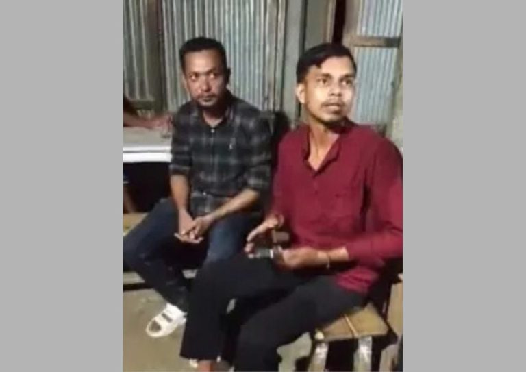ব্রহ্মণপাড়ায় ছিনতাই-চাঁদা দাবির অভিযোগে ছাত্রদলের দুই নেতা জনতার হাতে আটক 1 কুমিল্লার ব্রাহ্মণপাড়ায় ছিনতাই ও চাঁদা দাবির অভিযোগে ছাত্রদলের দুই নেতাকে স্থানীয় জনতার আটকের ভিডিও সামাজিক যোগাযোগমাধ্যমে ছড়িয়ে পড়ে।