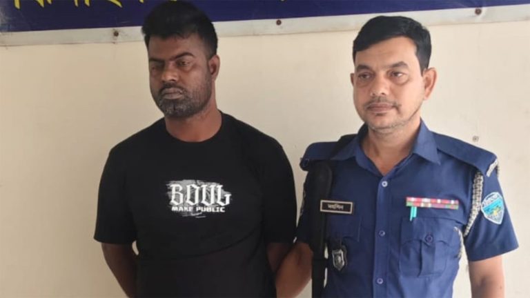 দেবীদ্বারে ব্যাংক থেকে ৪ লাখ টাকা চুরি: ঝিনাইদহ থেকে প্রধান অভিযুক্ত গ্রেফতার 1 দেবীদ্বারে ব্যাংক থেকে ৪ লাখ টাকা চুরি: ঝিনাইদহ থেকে প্রধান অভিযুক্ত গ্রেফতার