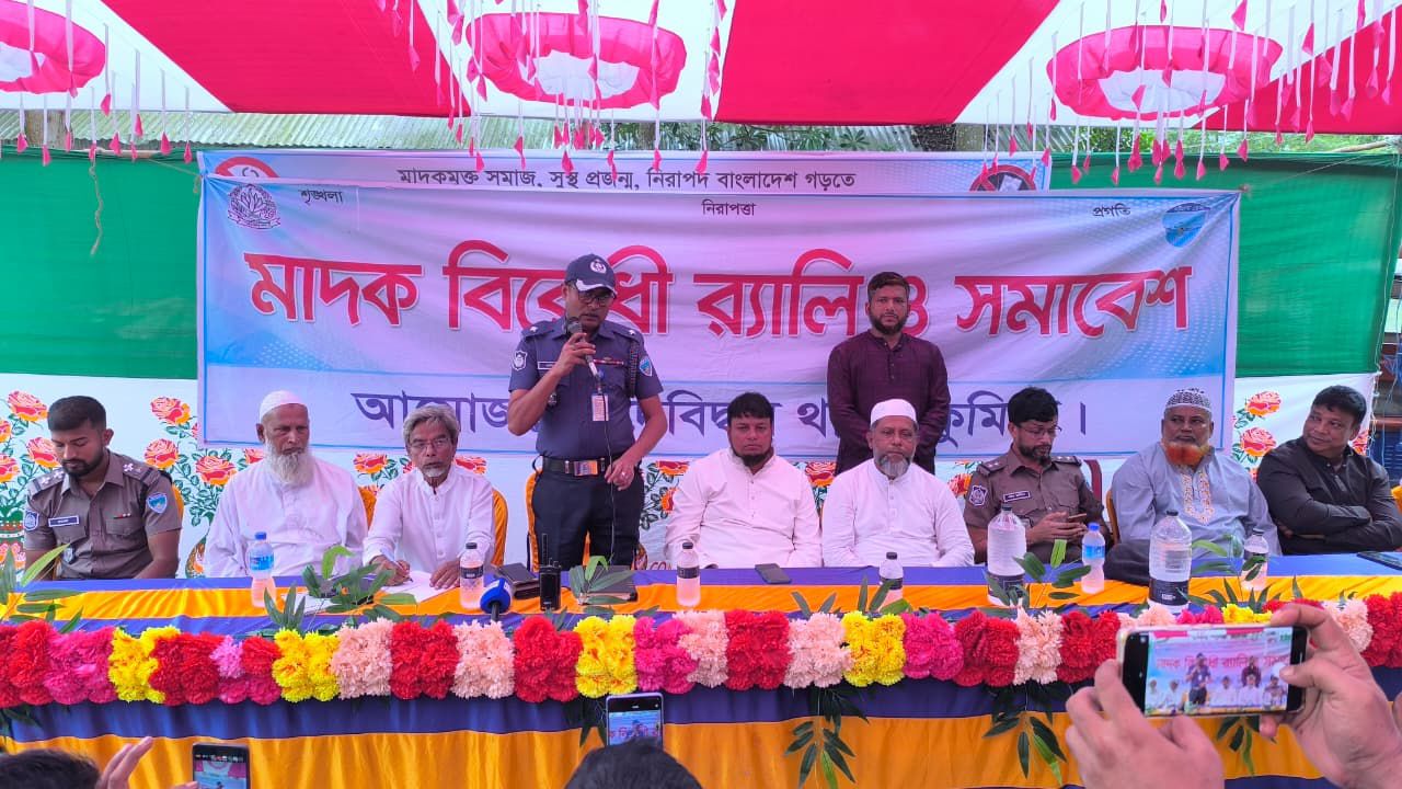 ‘মাদক থাকবে, নাকি থানা থাকবে—একটা বেছে নিতে হবে’: ওসি মনিরুজ্জামান
