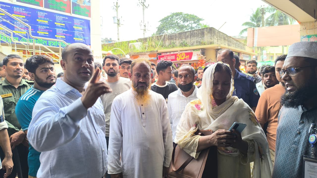 দেবীদ্বারে ভ্রাম্যমাণ আদালতের অভিযানের খবরে শতাধিক ফার্মেসি বন্ধ