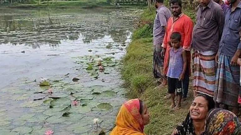 বাগেরহাটে শাপলা তুলতে গিয়ে দুই শিশুর মৃত্যু, ভ্যানচালকের ঝুলন্ত মরদেহ উদ্ধার