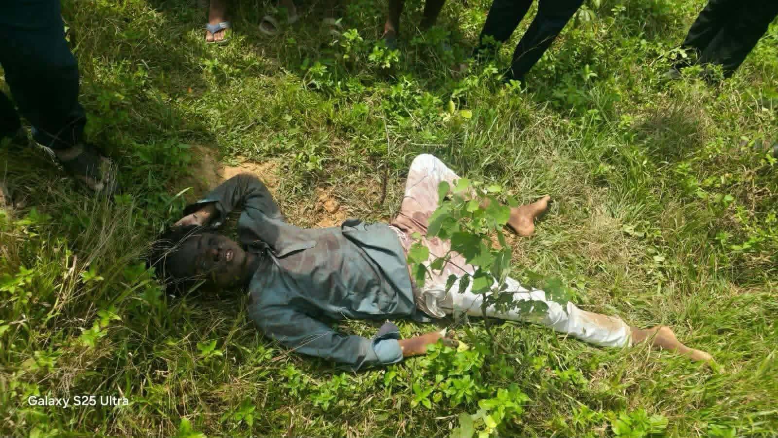 লালমাই পাহাড়ের জঙ্গল থেকে উদ্ধার অপ্রতীমের মরদেহ।