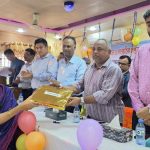 লেখাপড়ার পাশাপাশি খেলাধুলা-সংস্কৃতিতে যুক্ত হতে হবে: শিক্ষা বোর্ড চেয়ারম্যান 3 দেবীদ্বারে বার্ষিক ক্রীড়া ও সাংস্কৃতিক সপ্তাহের অনুষ্ঠানে বক্তব্য রাখছেন কুমিল্লা শিক্ষা বোর্ডের চেয়ারম্যান অধ্যাপক মো. আহসান পারভেজ; পরে বিজয়ী শিক্ষার্থীদের মাঝে পুরস্কার বিতরণ করা হয়।