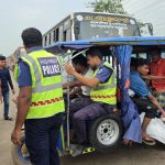 নানির সঙ্গে দেখা হলো না, পথেই নিভে গেল আরমানের জীবন 3 কুমিল্লা-সিলেট আঞ্চলিক মহাসড়কের দেবীদ্বারে সড়ক দুর্ঘটনায় নিহত আরমান হোসেনের মরদেহ উদ্ধার করে হাইওয়ে পুলিশ।